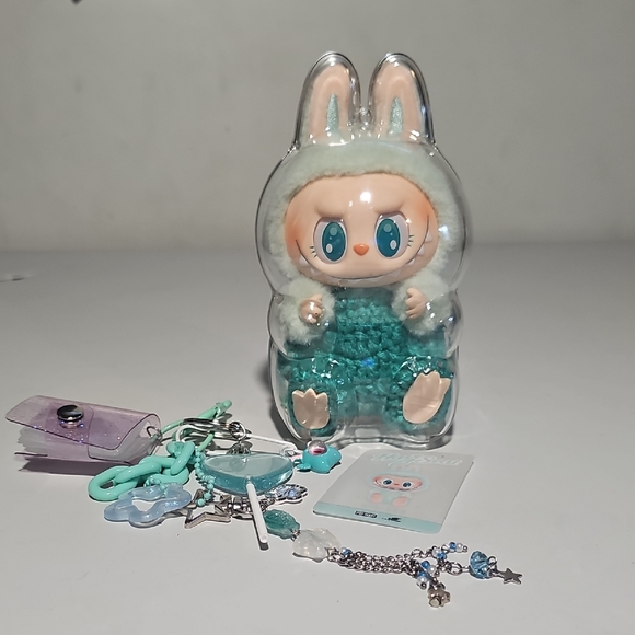 POP MART- The Monsters- Have a Seat Labubu Plush Pendant Keychain - Picture 1 of 8